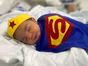 Bebês prematuros viram super-heróis em ação do Hospital Regional Norte