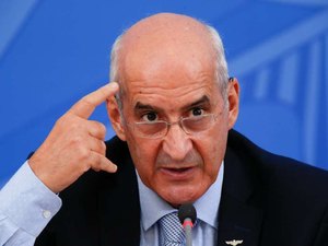 Após ameaça, governo negocia com militares de baixa patente