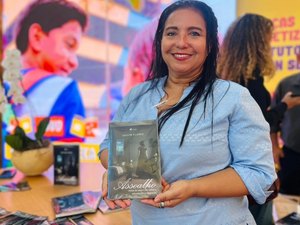 Professora da rede municipal descobre caminho para vencer a depressão com a escrita