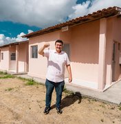Prefeito Carlos anuncia data para entrega das chaves de 609 casas em Rio Largo