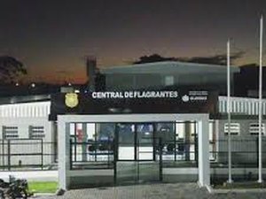 Homem é preso com arma de fogo, munições e cocaína no Chã do Pilar