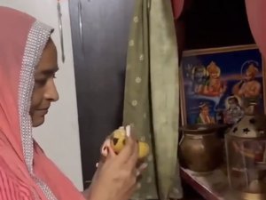 Mulher indiana viraliza após acreditar que Labubu é um 'Deus chinês'