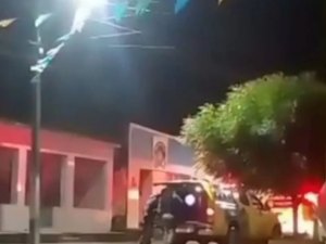 Homem ateia fogo em residência com mulher e filhos dentro do imóvel