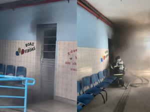 [Vídeo] Incêndio em sala de aula assusta funcionários de escola na Pajuçara