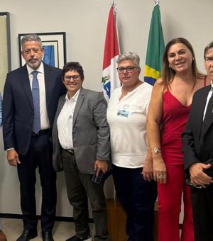 Autoescolas procuram Lira para frear projeto de Renan que libera aulas por CNH