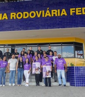 PRF e Secretaria de Direitos Humanos de Messias realizam ação em alusão ao Agosto Lilás