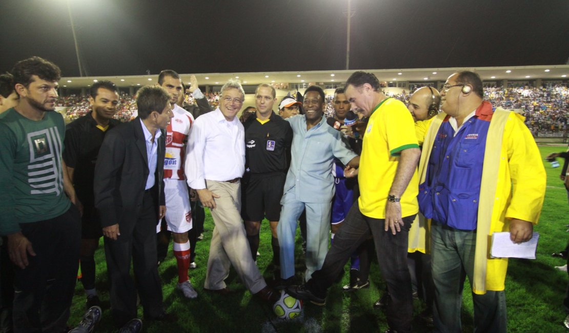 Téo Vilela vetou a troca do nome do Trapichão e afirmou que homenagem a Marta não poderia ser uma descortesia a Pelé