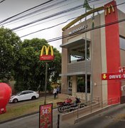 Ladrão com tipoia invade McDonald’s e furta bonequinhos de brindes
