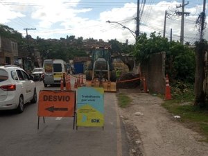 Novo vazamento em rede da BRK provoca interdição no bairro de Bebedouro