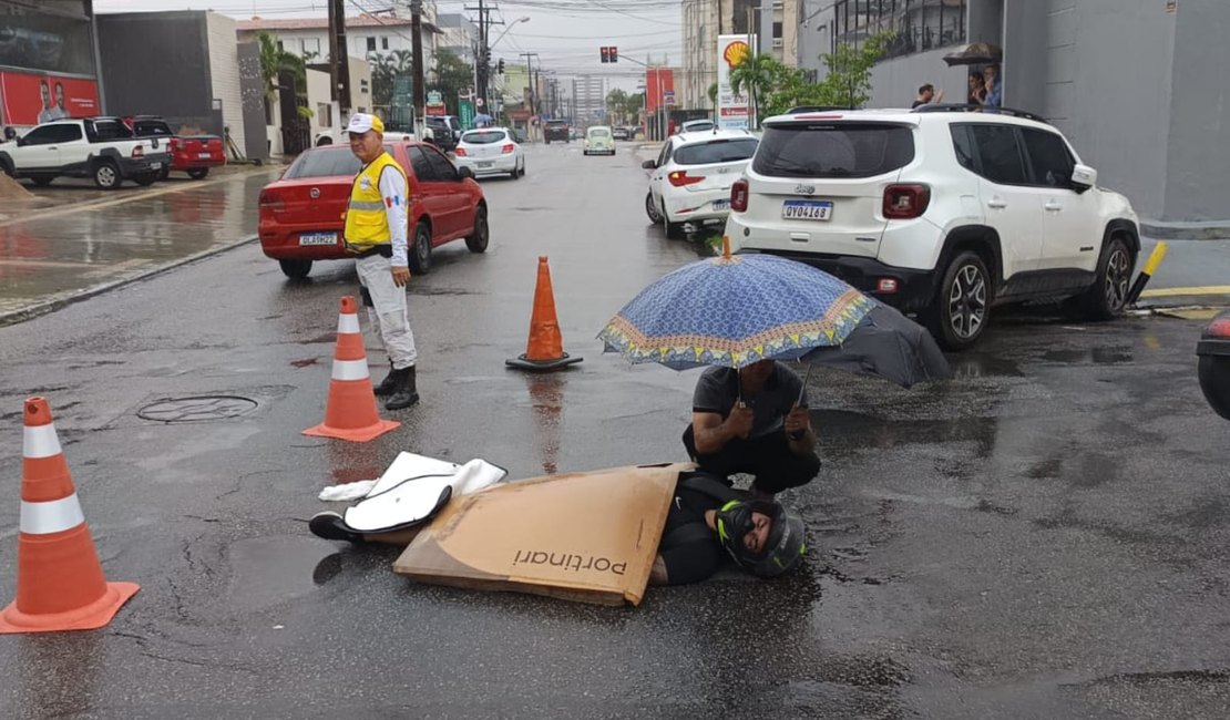 Ronda atende motoqueiro vítima de acidente na Jatiúca