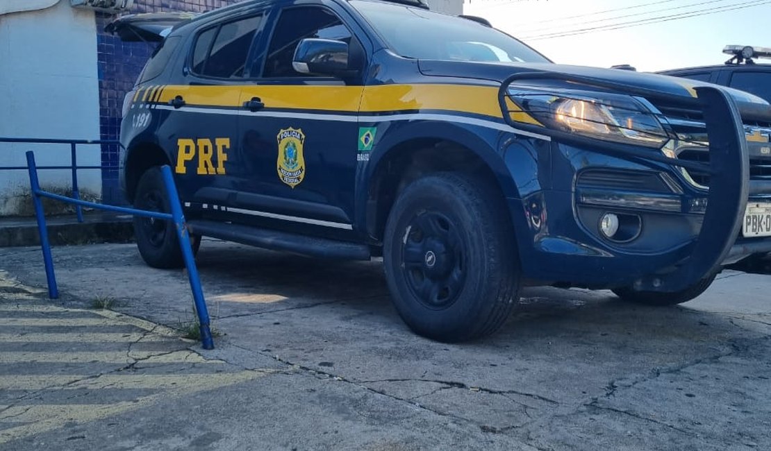 PRF em AL aborda veículo e encontra criança sequestrada na Paraíba