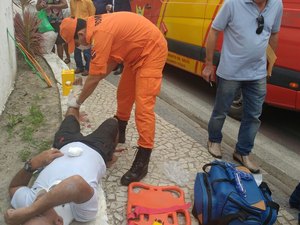 [Vídeo] Colisão entre motocicletas deixa um ferido no centro de Arapiraca