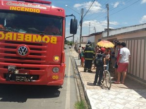 Carrinho de milho verde pega fogo dentro de imóvel e preocupa moradores