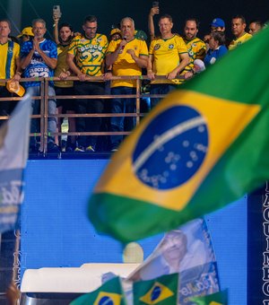 Maceió para no bloco do 22 e reúne milhares em apoio a Flávio Bolsonaro e Alfredo Gaspar