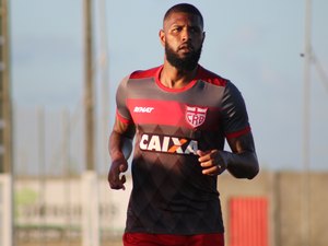 Com proposta do exterior, zagueiro Rafael Bonfim deixa o CRB sem entrar em campo