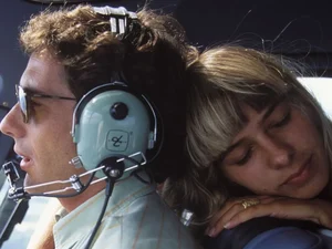 Adriane Galisteu deixa mensagem para família de Ayrton Senna em série