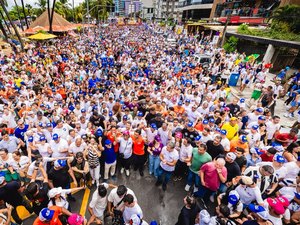 Orla de Maceió vira palco de grande ato de JHC na reta final da eleição