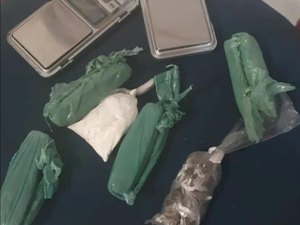 Adolescente é preso por tráfico de drogas; mãe é procurada pelo mesmo crime