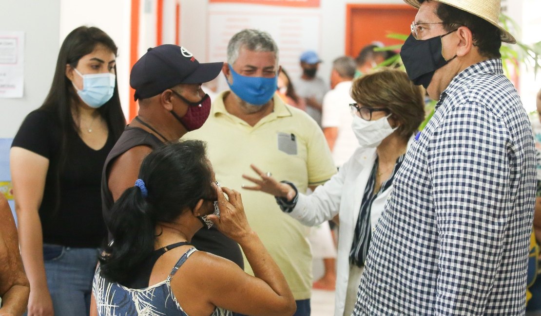 Gilberto Gonçalves visita policlínica e agradece trabalho de profissionais