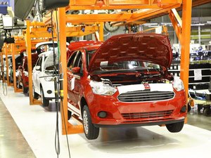 Clientes cancelam compras de carros da Ford e pedem dinheiro de volta