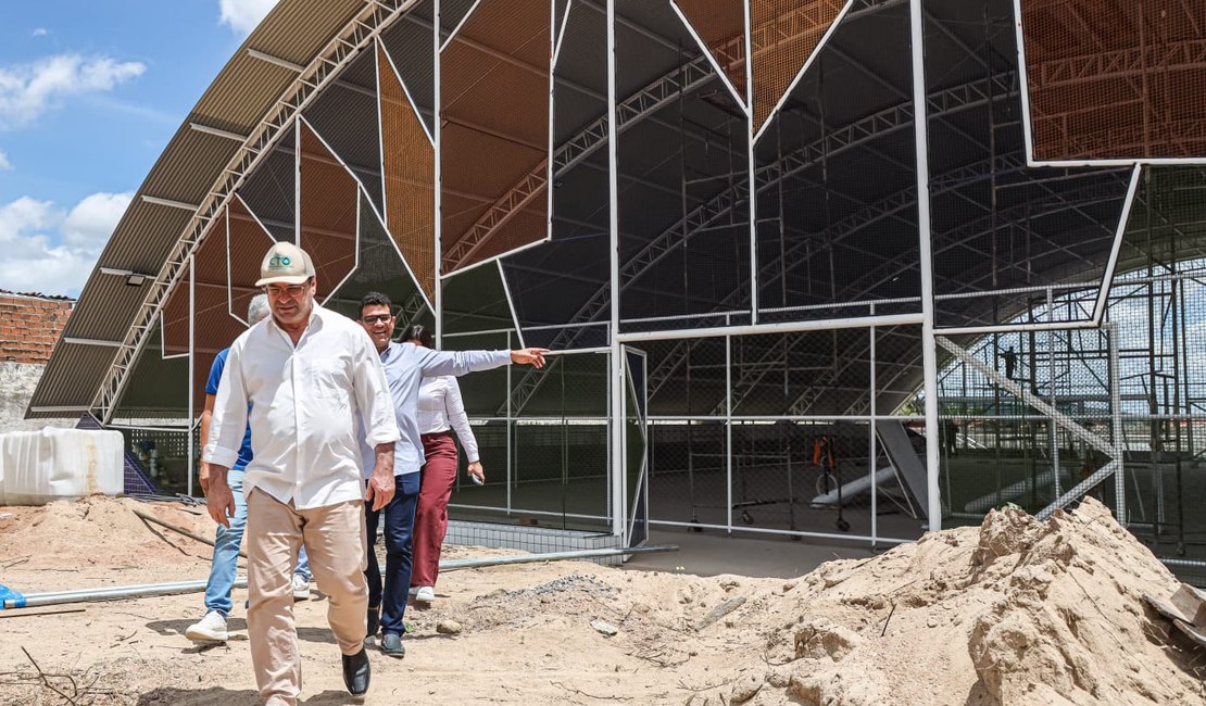 Moradores do Planalto comemoram construção de unidade de saúde e ginásio poliesportivo em Arapiraca