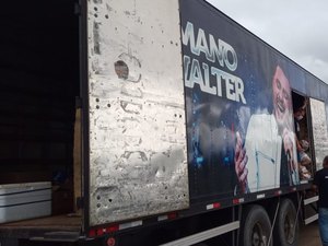  [Vídeo] Mano Walter destina uma tonelada e meia de alimentos para músicos de Arapiraca