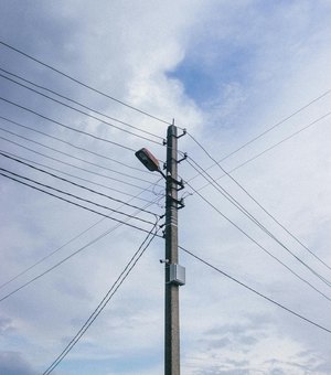 Dupla é presa ao tentar furtar fios de energia próximo a torre de telefonia em Arapiraca