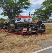 Motorista morre após caminhão capotar na AL-220, em Batalha