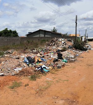 [Vídeo] População utiliza terreno como “lixão a céu aberto” em Arapiraca
