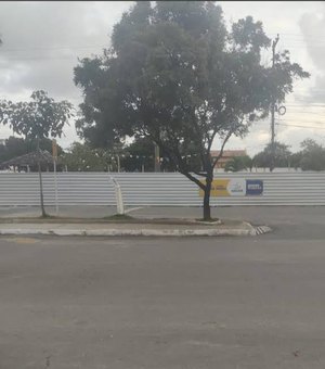 Moradores cobram conclusão de reforma na praça central do Conjunto Graciliano Ramos