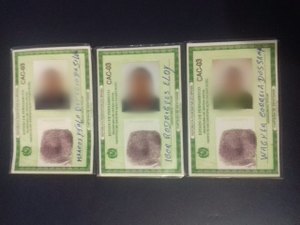 Com documentos falsos, foragidos da justiça são presos na BR-101