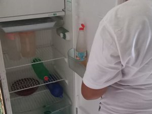 Arapiraquense pede ajuda de alimentos e fraldas para os netos