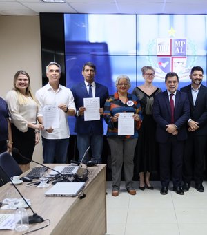 [Vídeo] Candidatos à Prefeitura de Maceió assinam Pacto pela 1ª Infância