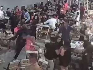 Homem é preso após perseguir segurança com faca em petiscaria de Arapiraca