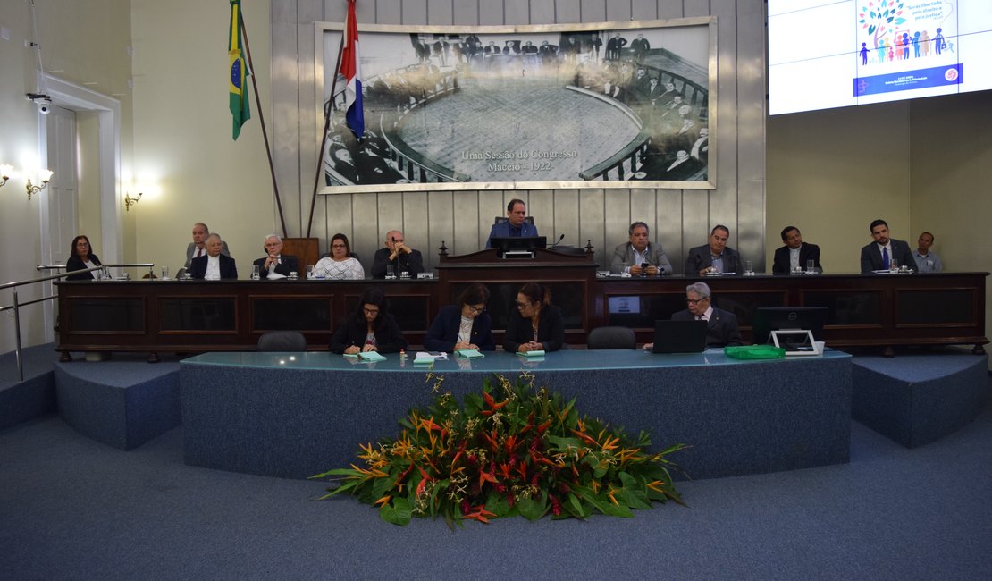 Sessão pública na ALE reúne os três bispos de Alagoas 