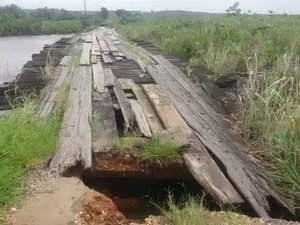 Ponte localizada no povoado Marituba do Peixe, em Penedo, está sem condições de tráfego