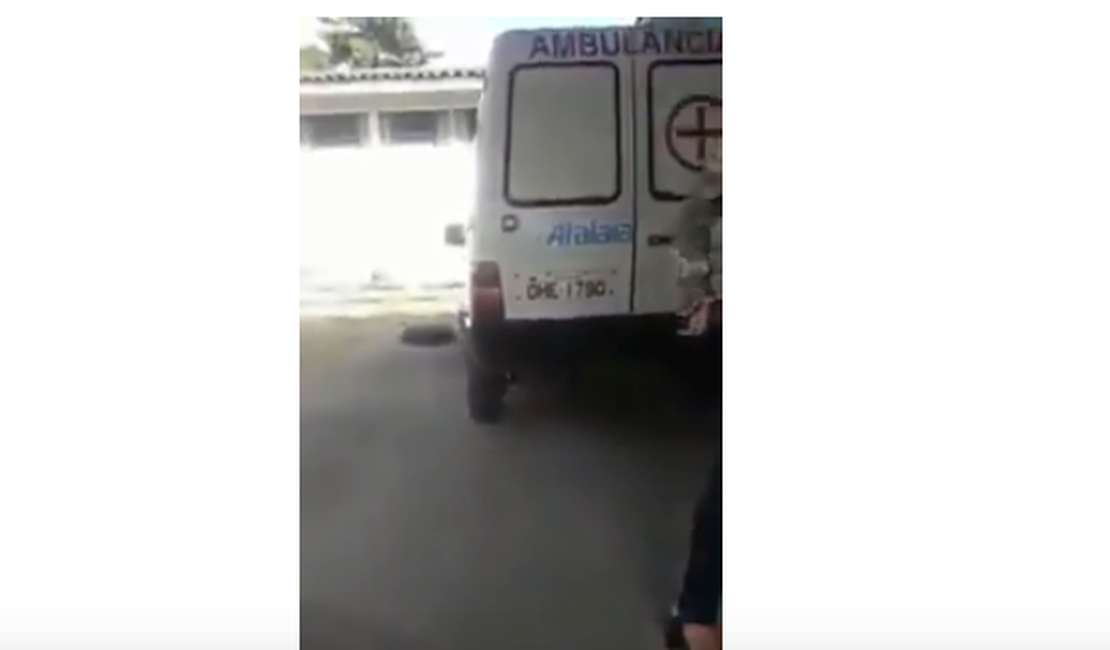 [Vídeo] Falta de remédios e ambulâncias revolta paciente em Atalaia