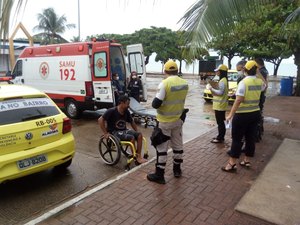 Ronda no Bairro presta socorro a homem em surto psicótico na Orla