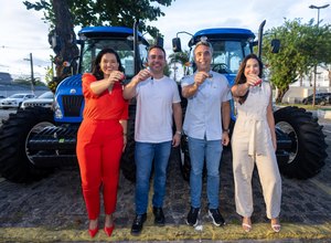 Governo de Alagoas entrega tratores para atender 1,6 mil agricultores familiares em quatro municípios