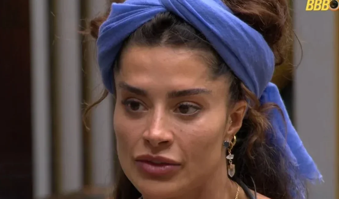 ﻿BBB 26: o motivo por trás do lenço que Aline Campos usa todos os dias