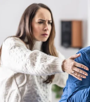 Casados viralizam ao expor como lidam com atração por outras mulheres