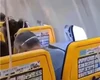 Cinto evitou que homem fosse sugado para fora de avião após janela quebrar