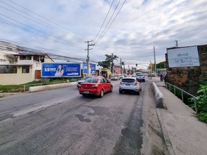 Prefeitura executa obras de esgotamento sanitário na Avenida Gustavo Paiva nesta terça-feira (05)