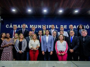 Rui Palmeira participa da inauguração da nova sede da Câmara