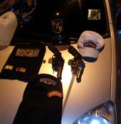 Jovem é preso com revólveres, munições e balaclavas escondidos dentro de carro