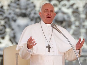 Papa torna obrigatório que religiosos denunciem abusos sexuais