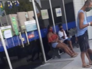 Homem grita de dor enquanto aguarda atendimento em UPA do Recife