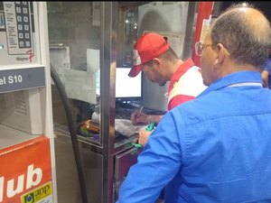 Procon exige que postos de combustíveis comprovem compra de gasolina mais cara em Arapiraca