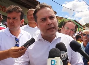 Secretário e Controladora entregam cargos, mas governador não aceita 