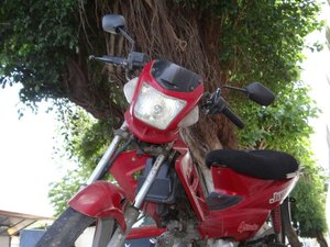 Homem rouba cinquentinha e é preso enquanto empurrava veículo em via pública